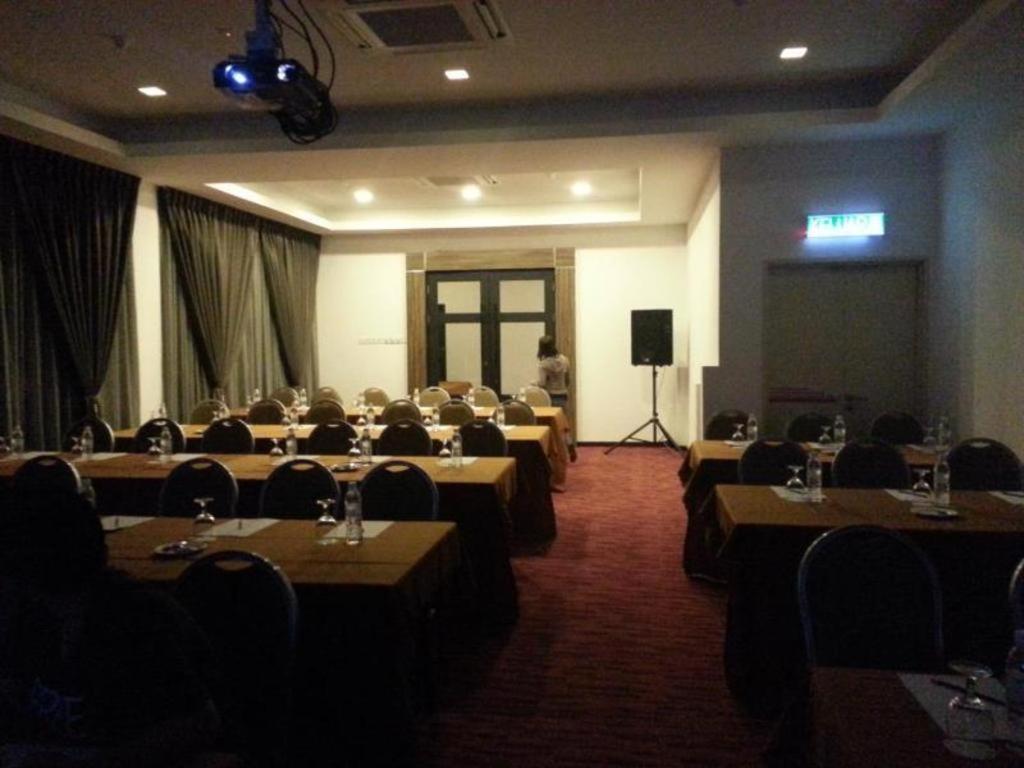 Lot 10 Boutique Hotel Kuching Exterior foto