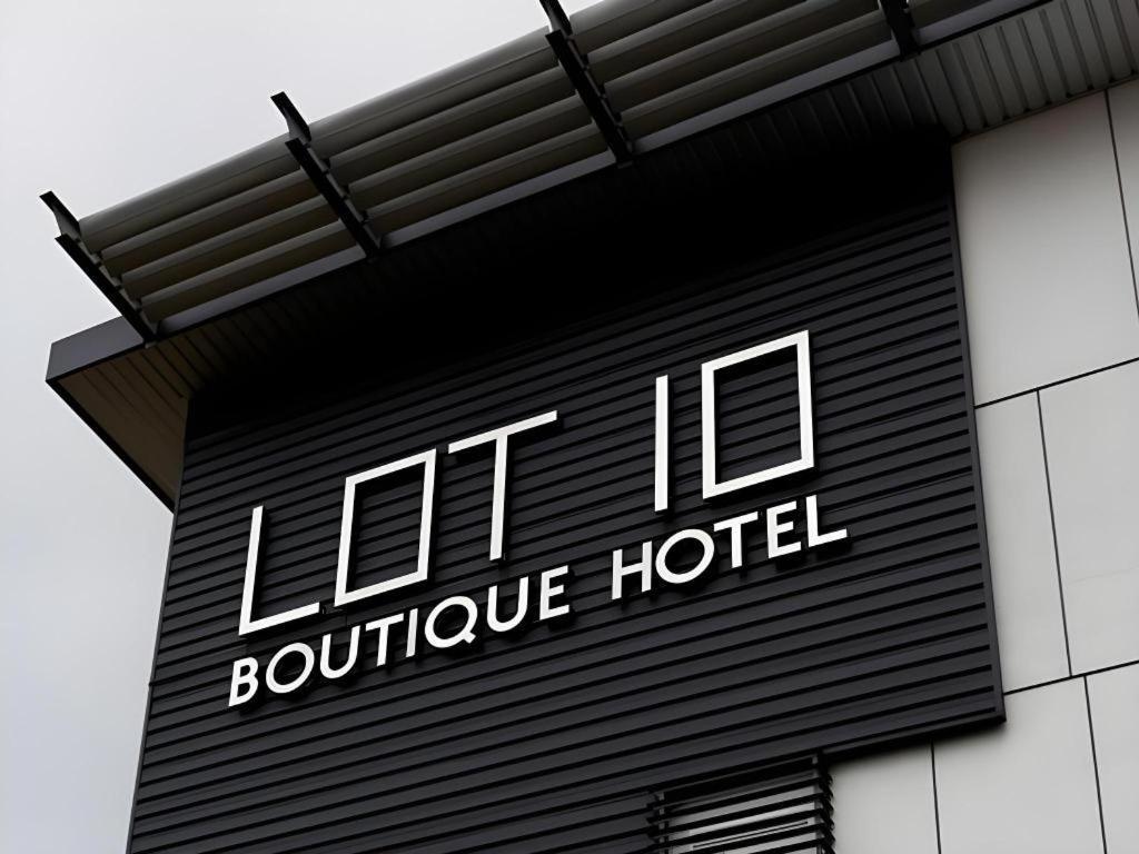 Lot 10 Boutique Hotel Kuching Exterior foto