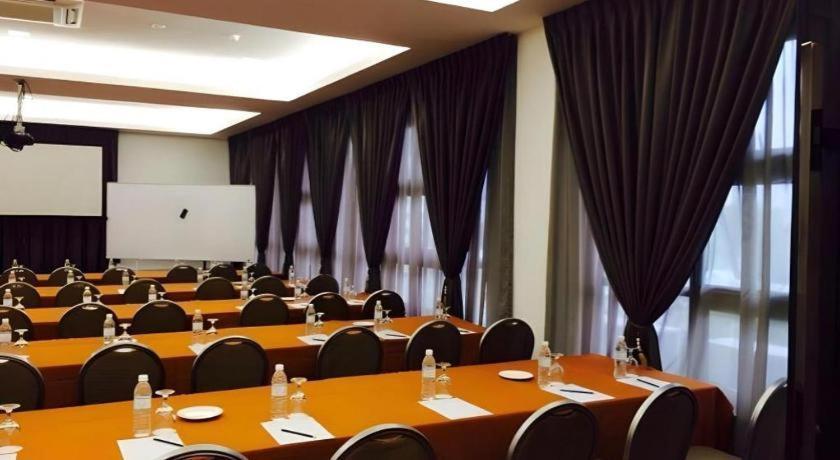 Lot 10 Boutique Hotel Kuching Exterior foto